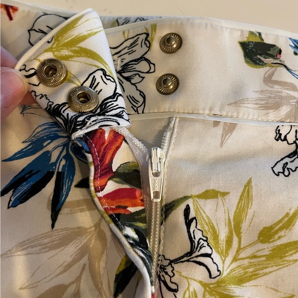 WHBM Shorts Like New - Picture 6 of 11